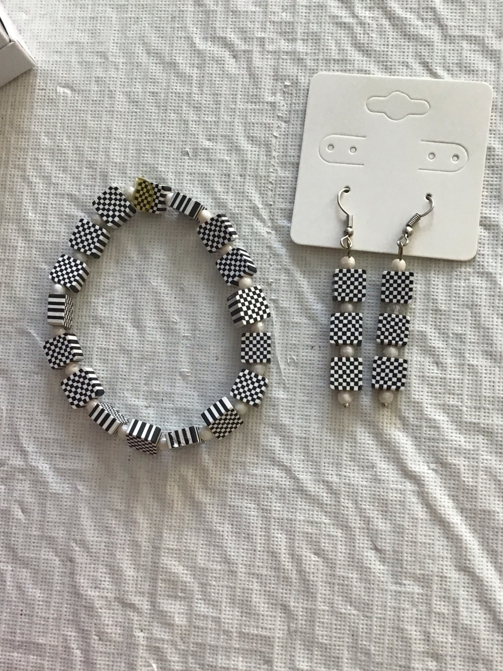 Black & White Checkered Bead Bracelet and Earrings Set. ##